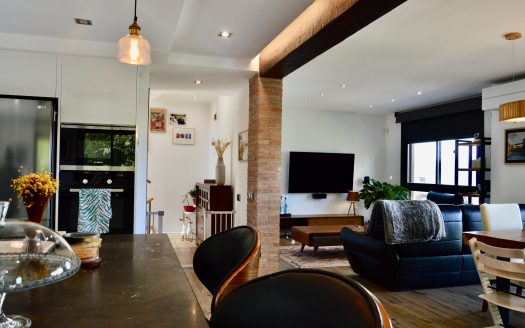 CHALET «ALT STANDING» EN MONTJUÏC (GIRONA)