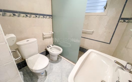 PISO EXTERIOR DE 4 DORMITORIOS DOBLES (DEVESA)