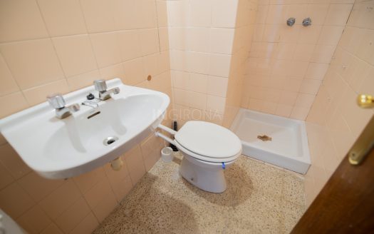 PISO EXTERIOR DE 4 DORMITORIOS DOBLES (DEVESA)