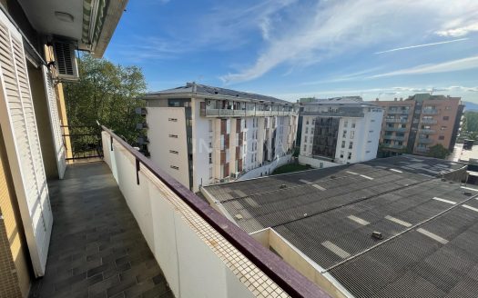 PISO EXTERIOR DE 4 DORMITORIOS DOBLES (DEVESA)