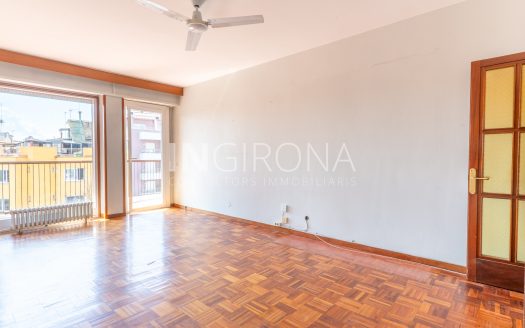 Piso luminoso de 3 dormitorios en Edificio Cadesbank Mercat del Lleó