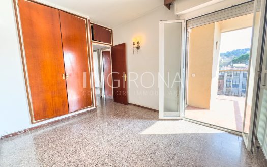 Piso luminoso de 3 dormitorios en Edificio Cadesbank Mercat del Lleó