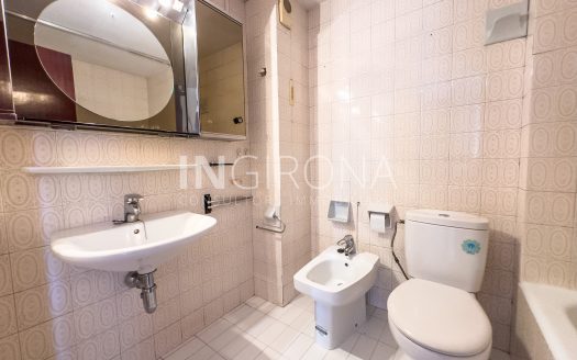 Piso luminoso de 3 dormitorios en Edificio Cadesbank Mercat del Lleó