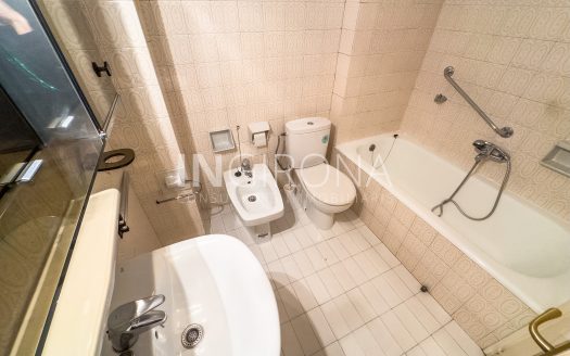 Piso luminoso de 3 dormitorios en Edificio Cadesbank Mercat del Lleó