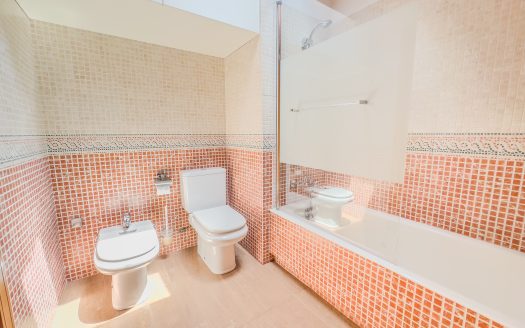 Ático dúplex con garaje en el Barri Vell de Girona con licencia turistica activa