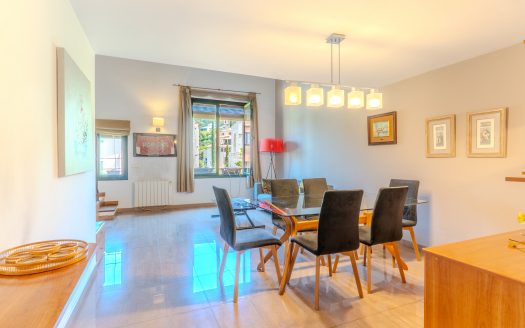 Ático dúplex con garaje en el Barri Vell de Girona con licencia turistica activa