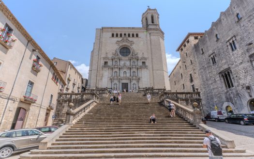 Ático dúplex con garaje en el Barri Vell de Girona con licencia turistica activa